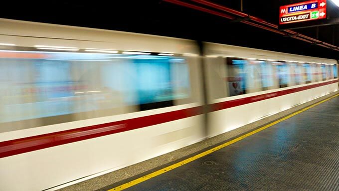Metro in Station in Rom